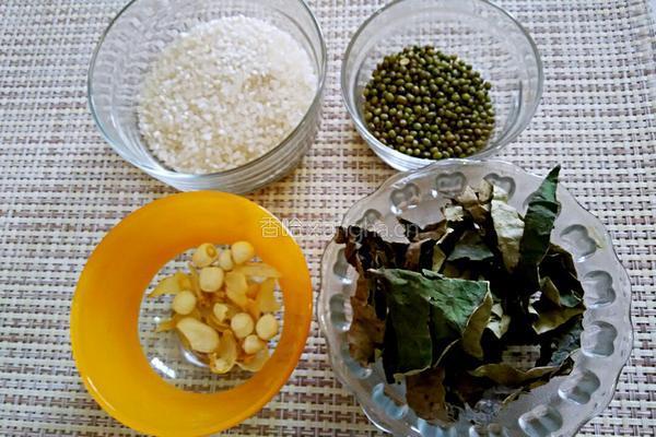 荷叶绿豆粥的做法图解1