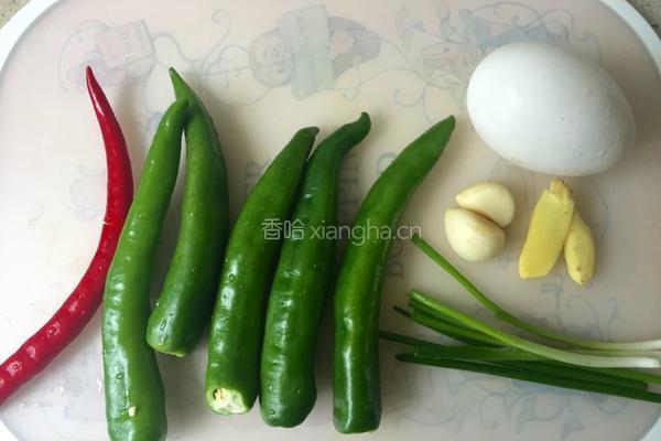 碎椒炒蛋的做法图解1