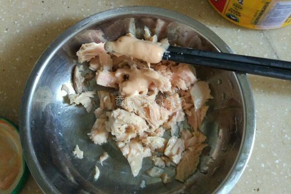 金枪鱼拌饭的做法图解3