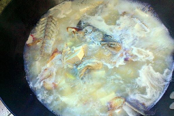 鲅鱼头炖豆腐的做法图解6