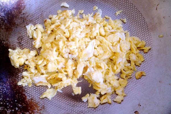 韭菜鸡蛋木耳火腿饺子的做法图解4
