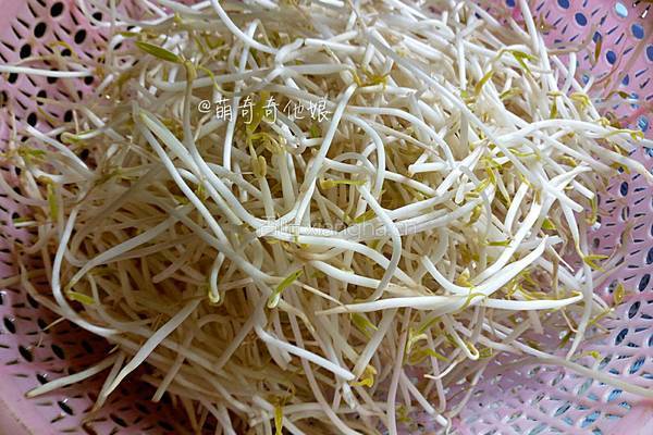 绿豆芽炒面的做法图解5