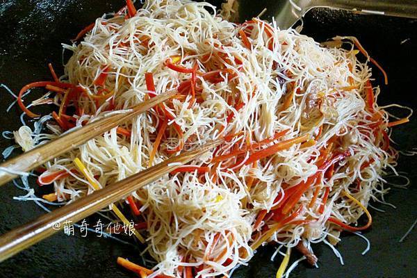 绿豆芽炒面的做法图解12