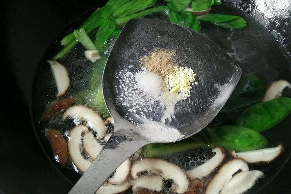 香菇青菜汤的做法图解7