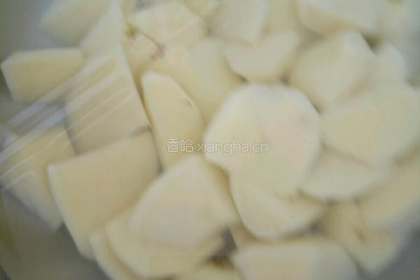 土豆炖鸡翅的做法图解3