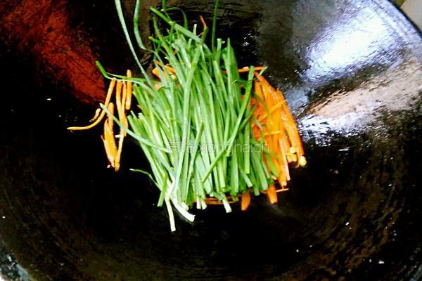 韭菜炒粉条的做法图解8