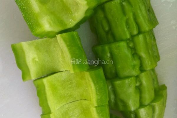 苦瓜排骨煲的做法图解3