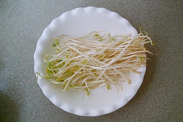 虫草银芽炒粉丝的做法图解2