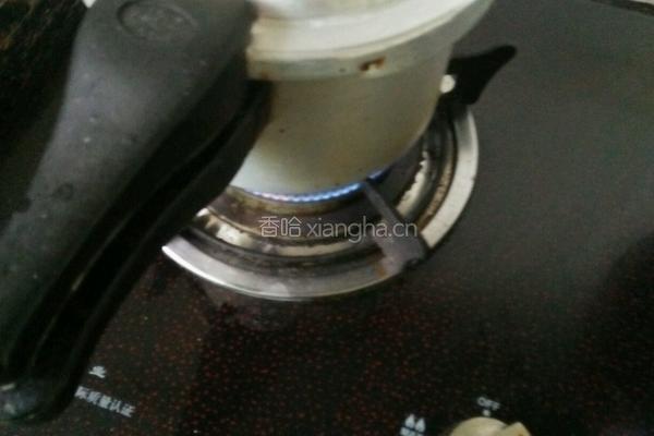 排骨海米竹笋汤的做法图解6