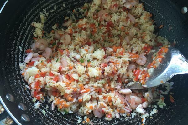 Diy海鲜炒饭的做法图解3