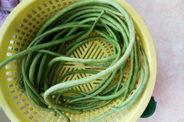 制作酸豆角的做法图解1