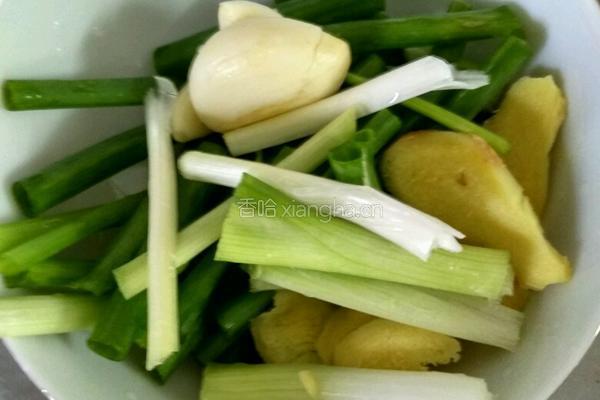 西兰花炒牛肉丸的做法图解1