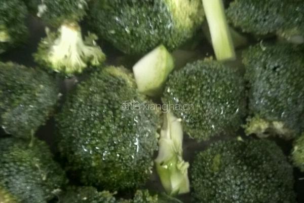 西兰花炒牛肉丸的做法图解3