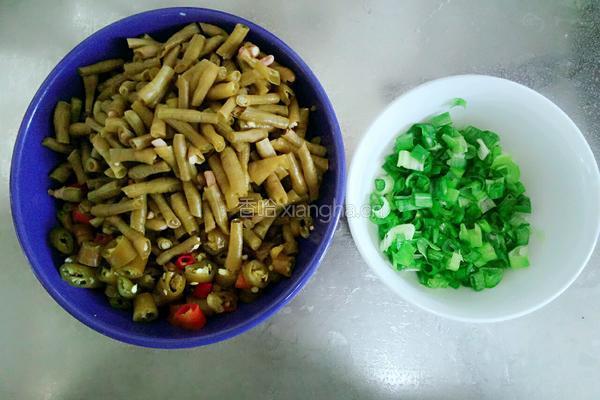 酸辣豇豆的做法图解1