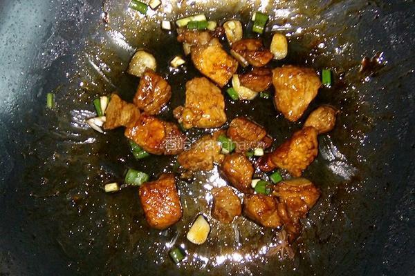 土豆烧猪肉的做法图解4