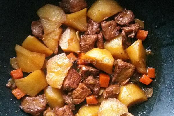土豆烧猪肉的做法图解6