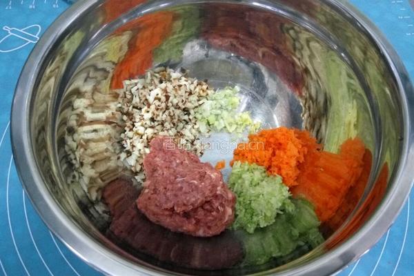 牛肉馄饨的做法图解2