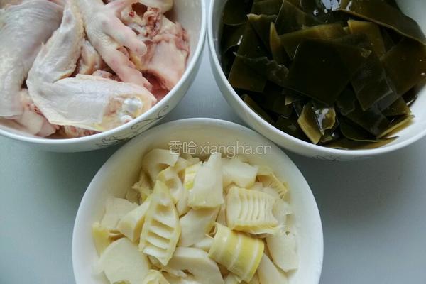 海带炖鸡的做法图解1