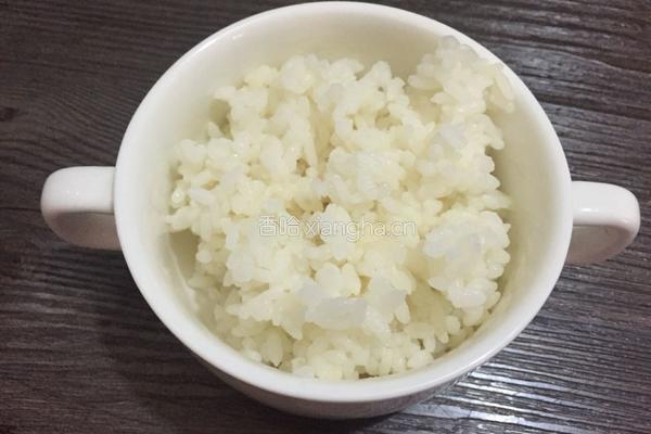 虾仁寿司的做法图解1