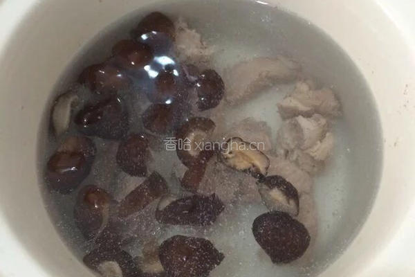 冬瓜大骨头汤的做法图解3