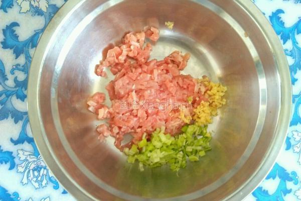 香菇鸡肉饺子的做法图解5