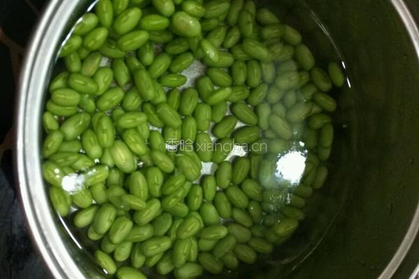 嫩黄豆炒瘦肉的做法图解3