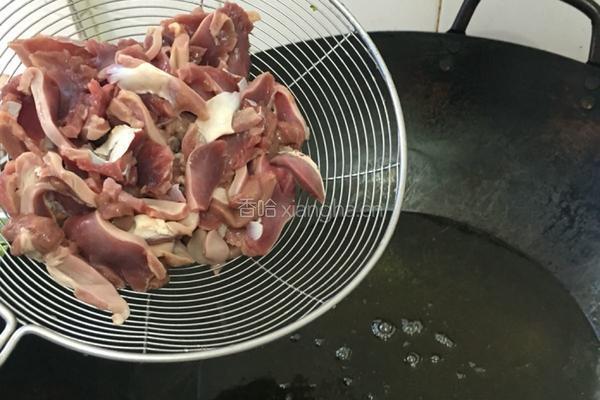 泡椒鸡杂的做法图解2