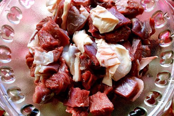 清炖牛肉汤的做法图解1