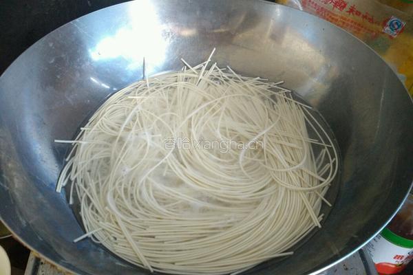 韩式辣酱炒面的做法图解2