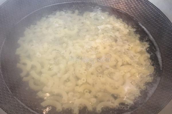 意大利面之--烟熏鲑鱼弯管面的做法图解2