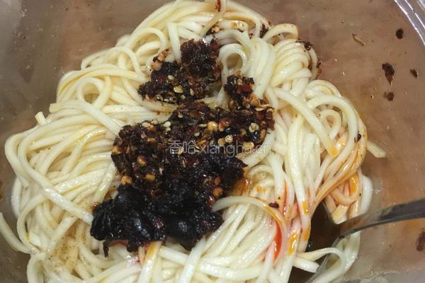 鸡蛋挂面煎饼的做法图解2