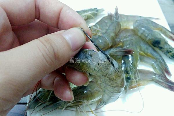 茶叶虾的做法图解2