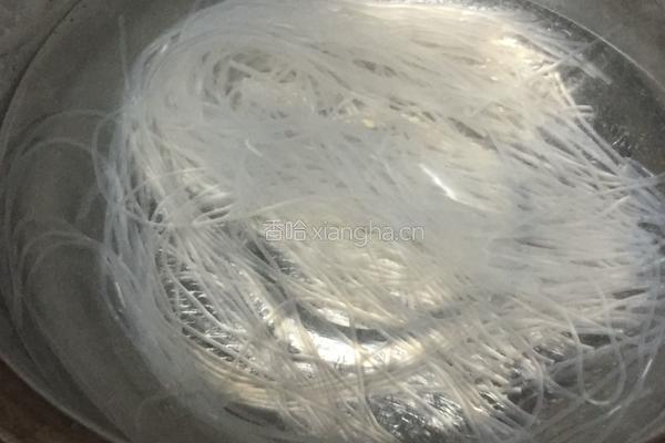 酸菜粉条肉包子的做法图解4