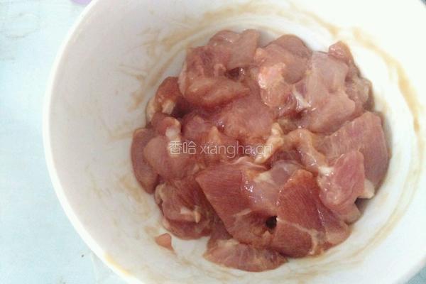 土豆炒猪肉的做法图解1