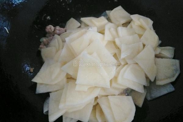 土豆炒猪肉的做法图解8
