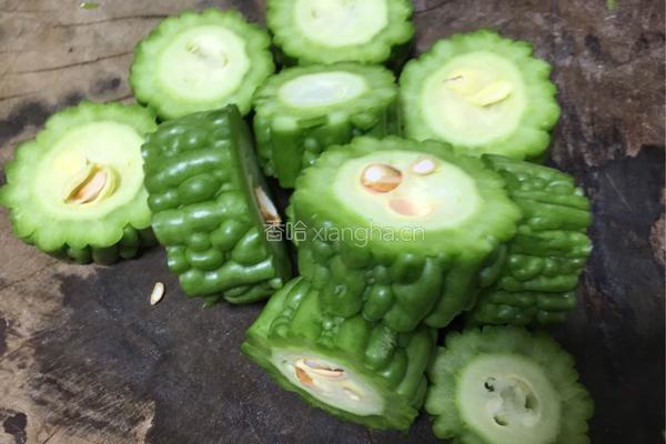 煎酿苦瓜的做法图解3