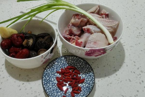 小鸡炖蘑菇的做法图解1