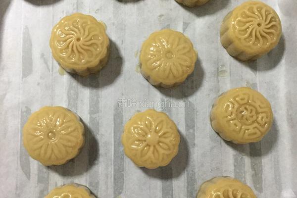 蛋黄莲蓉月饼的做法图解6