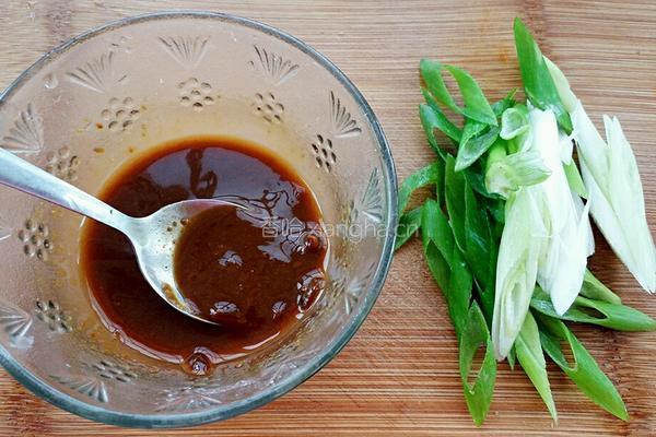 大酱炒鸡蛋的做法图解2