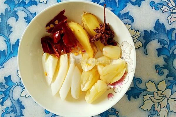番茄土豆排骨汤的做法图解4