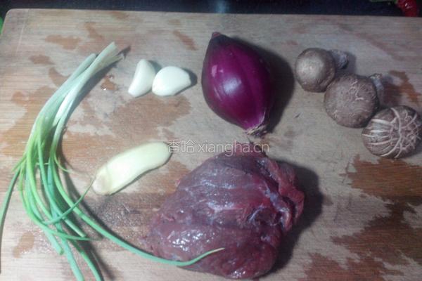 蒸牛肉丸子的做法图解1