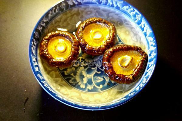香菇干贝粥的做法图解2