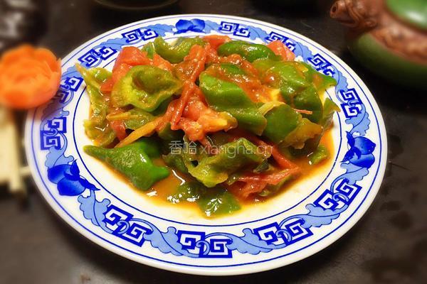 青椒西红柿的做法图解1
