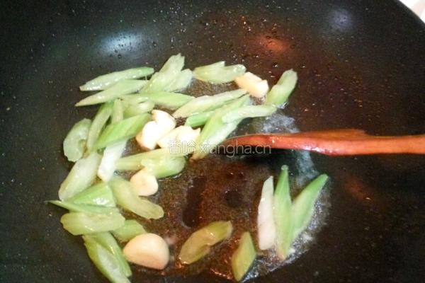 炸肉炒西芹的做法图解10