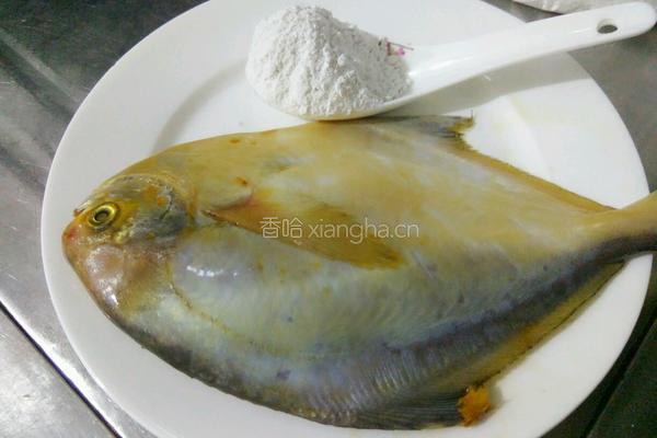 干炸小鲳鱼的做法图解4