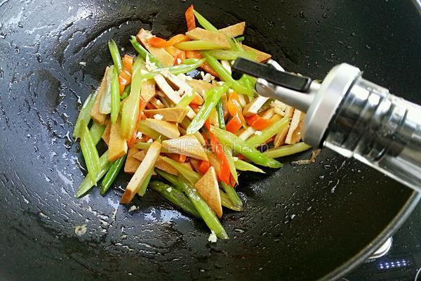 豆干炒芹菜的做法图解14