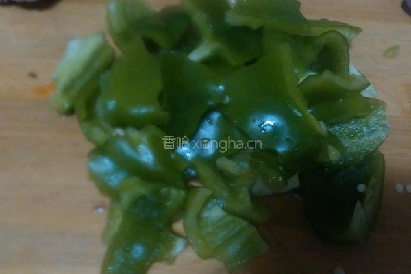 腊肉炒青椒的做法图解3