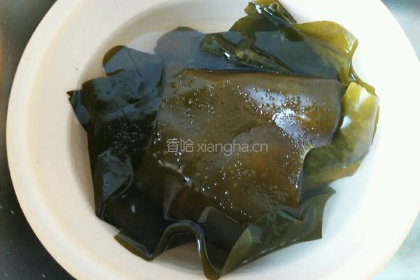海带骨头汤的做法图解1