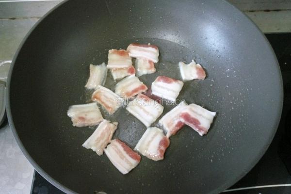 豆角五花肉焖饭的做法图解2