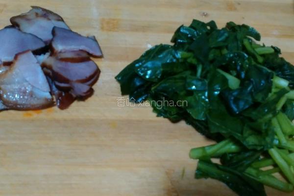 芥蓝炒腊肉的做法图解3